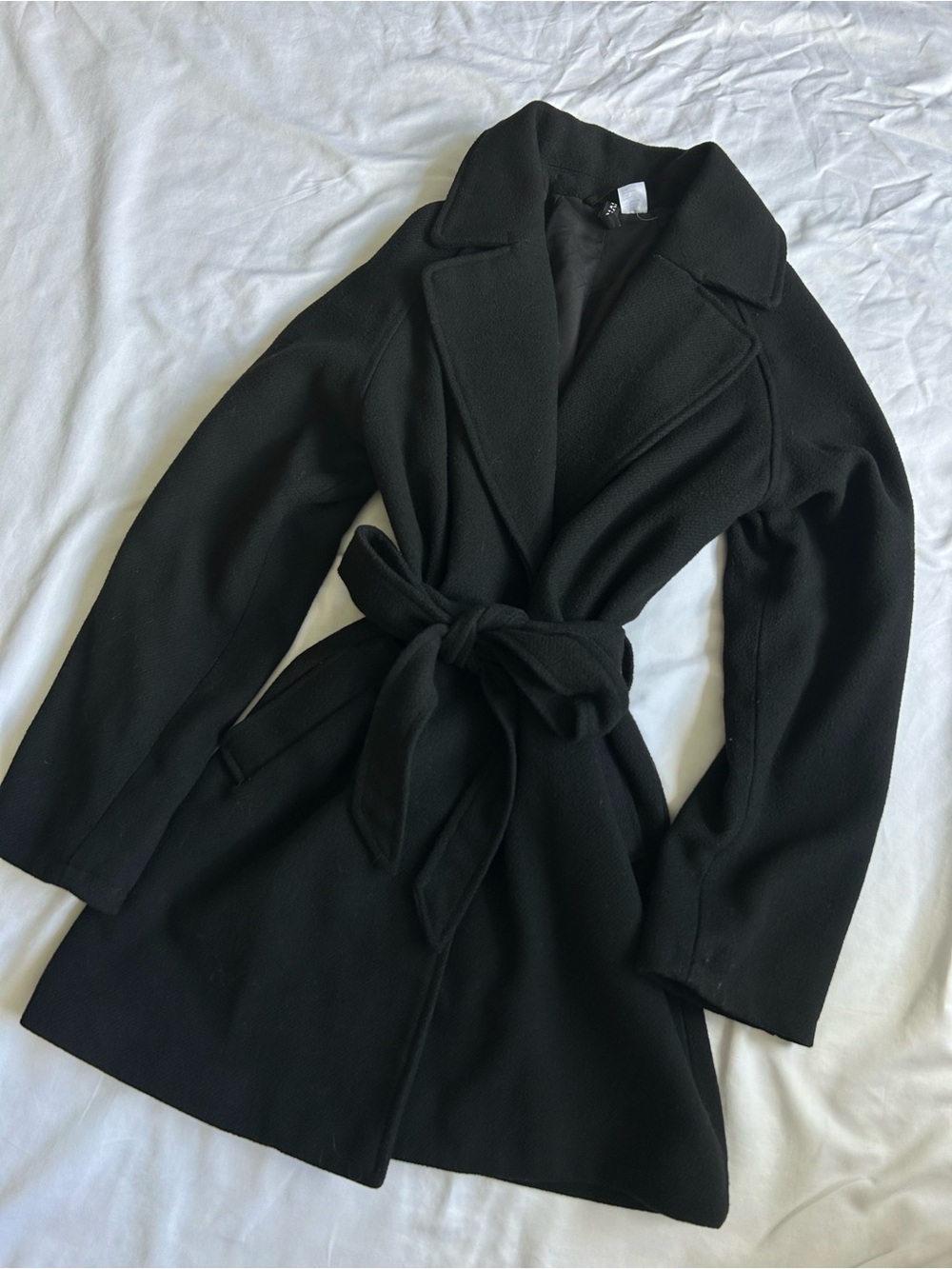 H&M black short belted overcoat